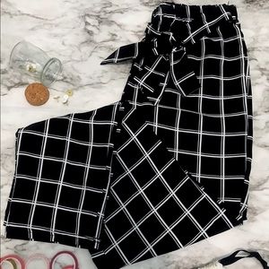 Cropped Tapered Plaid Pants